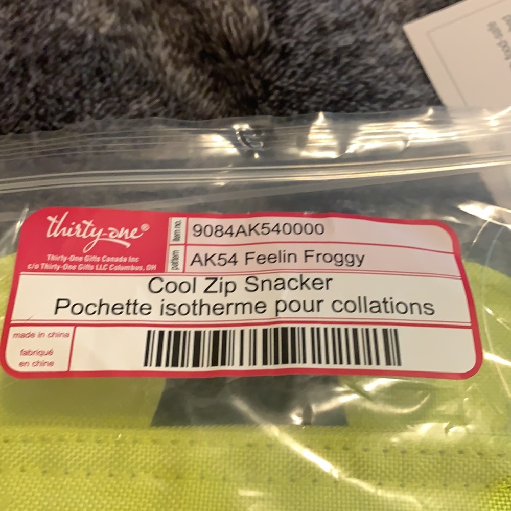 Thirty-One Cool Zip Snacker - Picture 4 of 4